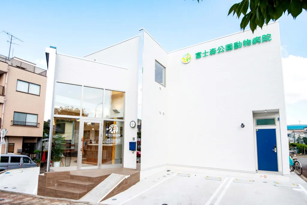 病院正面駐車場